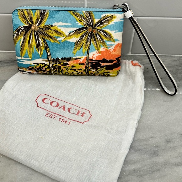 New Coach RARE Hawaiian palm trees corner zipped wristlet - Picture 4 of 5